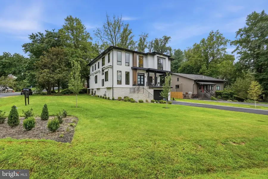 6913 Berkeley St, Falls Church, VA 22043 - #2
