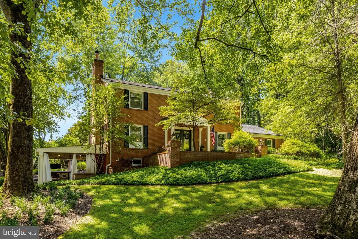 10015 Saddle Rd, Vienna, VA 22181 - #1