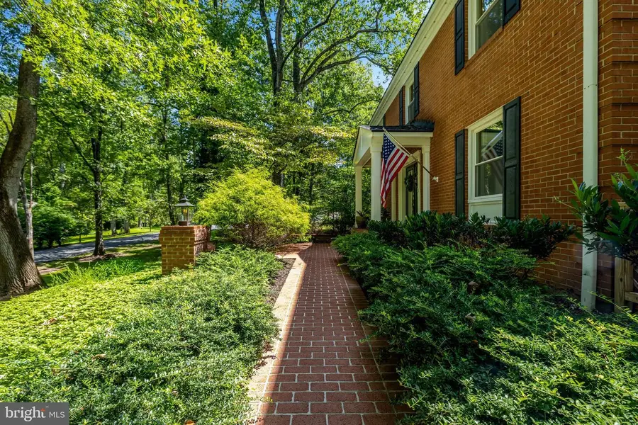 10015 Saddle Rd, Vienna, VA 22181 - #2