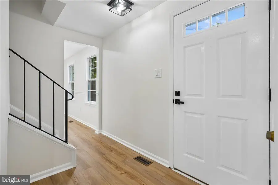9705 Schmidt Dr, Burke, VA 22015 - #2