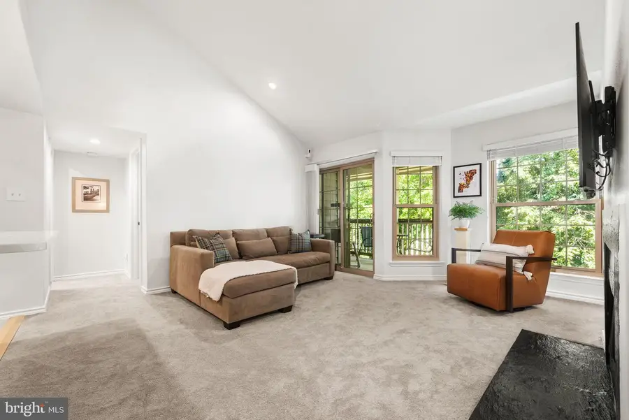 12151 Penderview Ln #2036, Fairfax, VA 22033 - #2