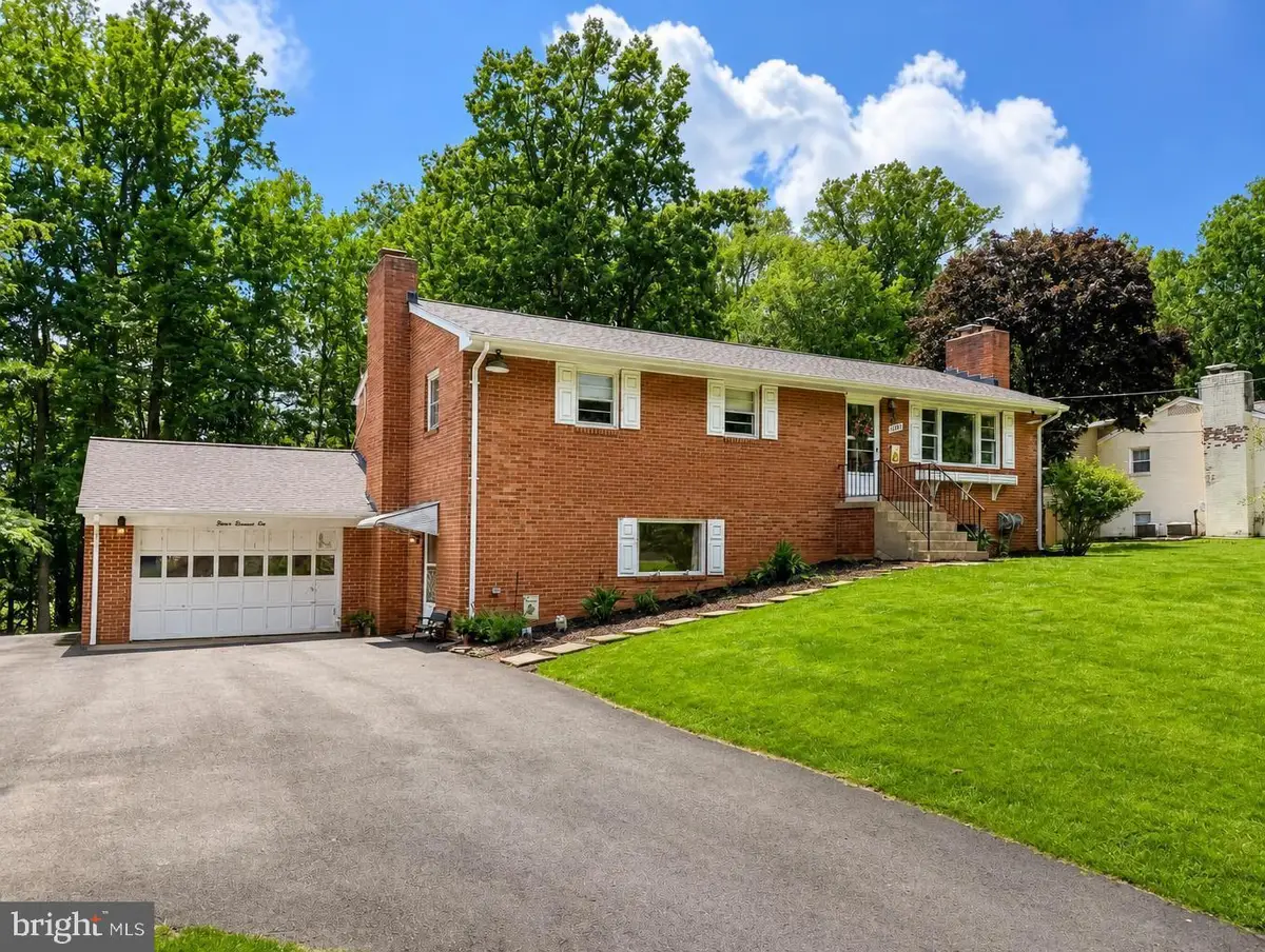 12001 Waples Mill Rd, Oakton, VA 22124 - #1