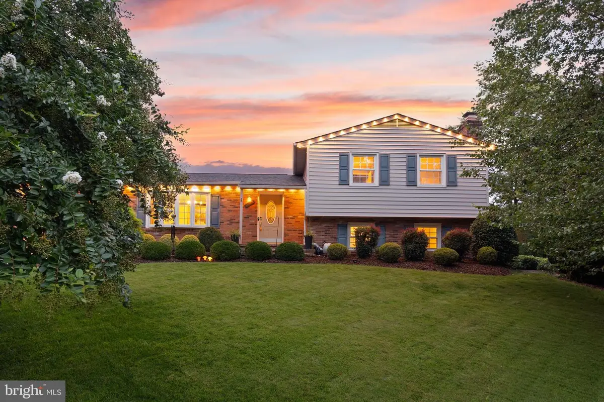 8632 Kerry Ln, Springfield, VA 22152 - #1