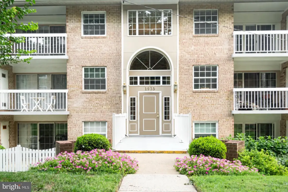 1935 Wilson Ln #t3, McLean, VA 22102 - #1