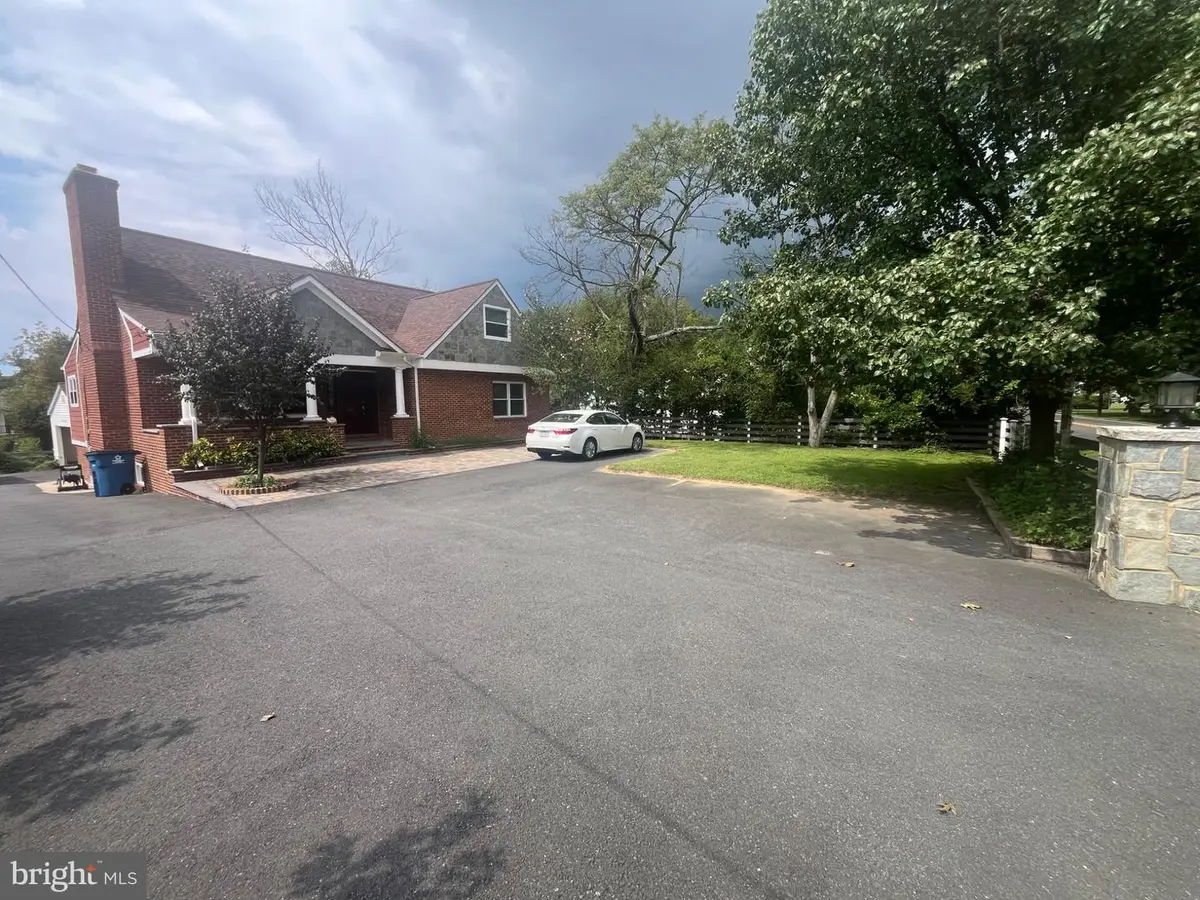 2836 Cedar Ln, Vienna, VA 22180 - #1