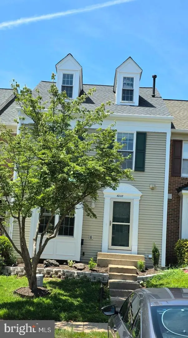 6008 Raina Dr, Centreville, VA 20120 - #2