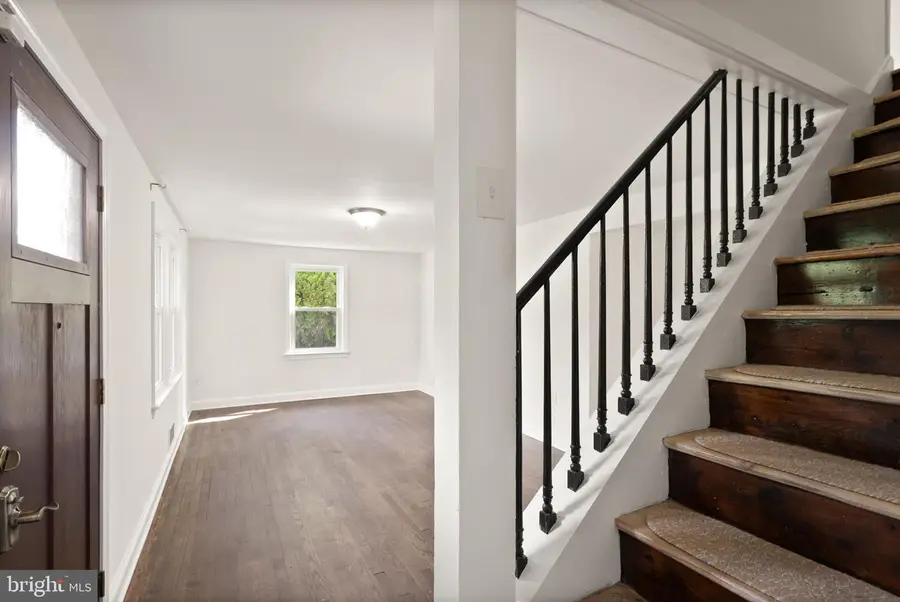 6909 Custis Pkwy, Falls Church, VA 22042 - #3