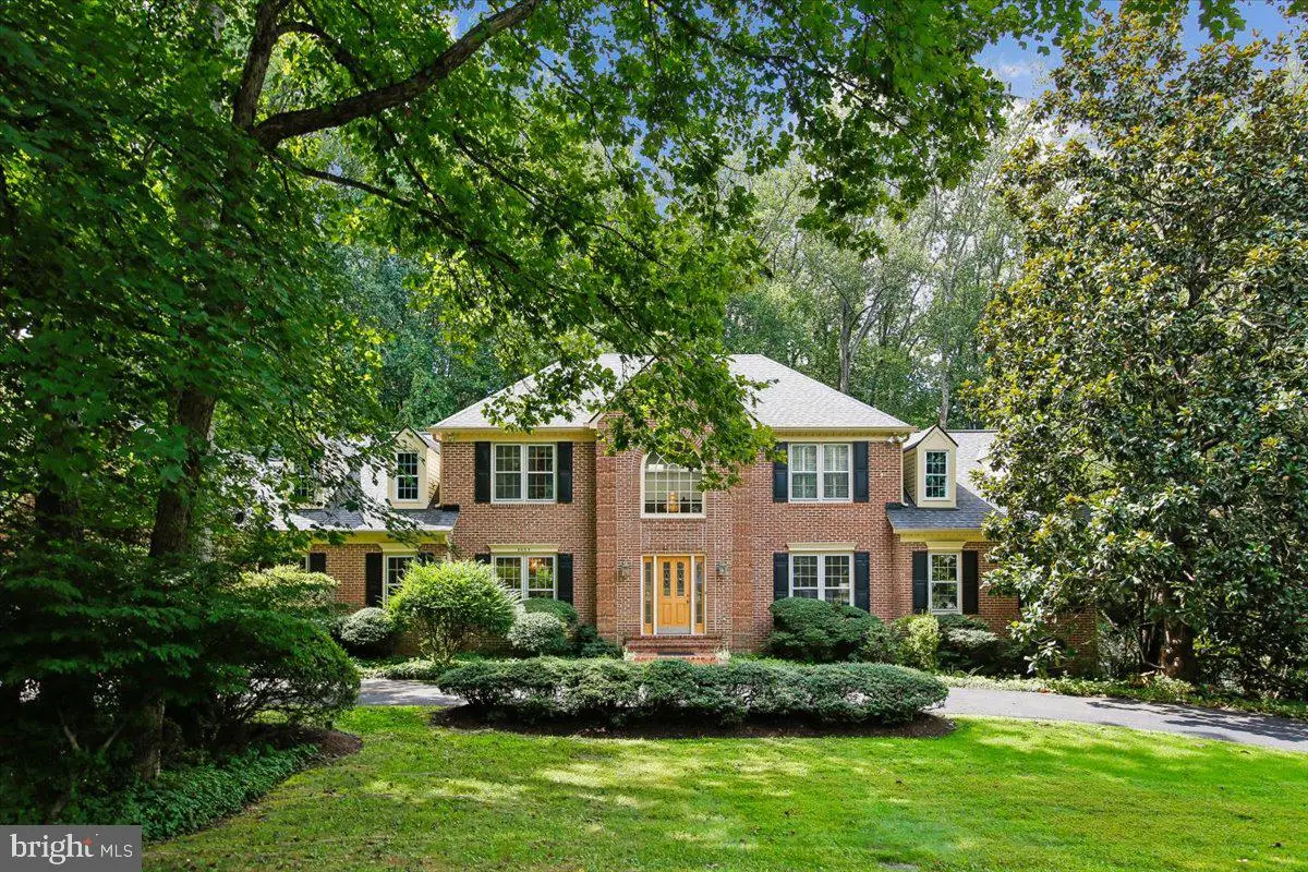 2022 Spring Branch Dr, Vienna, VA 22181 - #1