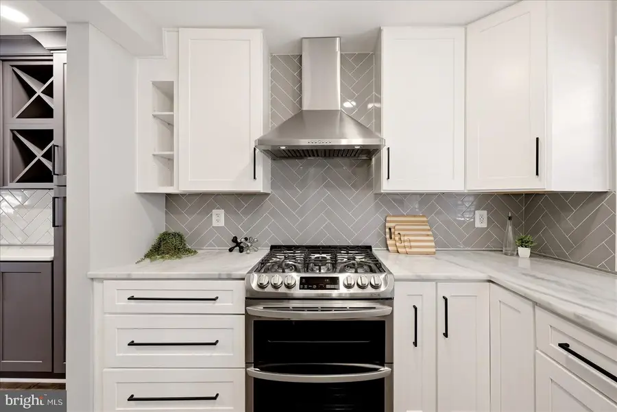7425 Larne Ln, Lorton, VA 22079 - #3