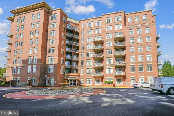 4490 Market Commons Dr #505, FAIRFAX, VA 22033