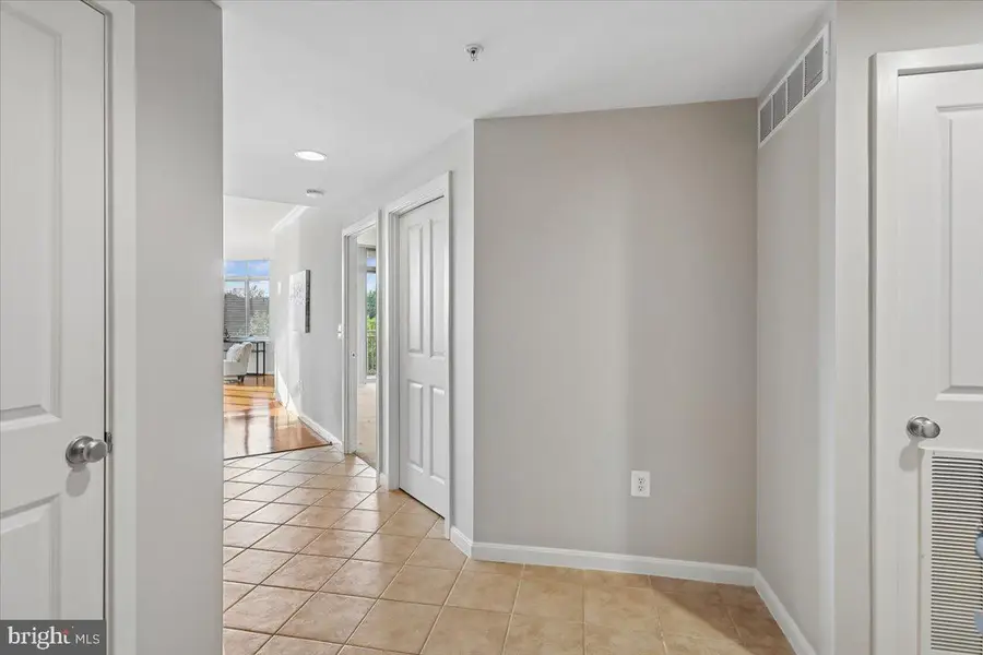 4490 Market Commons Dr #505, Fairfax, VA 22033 - #3