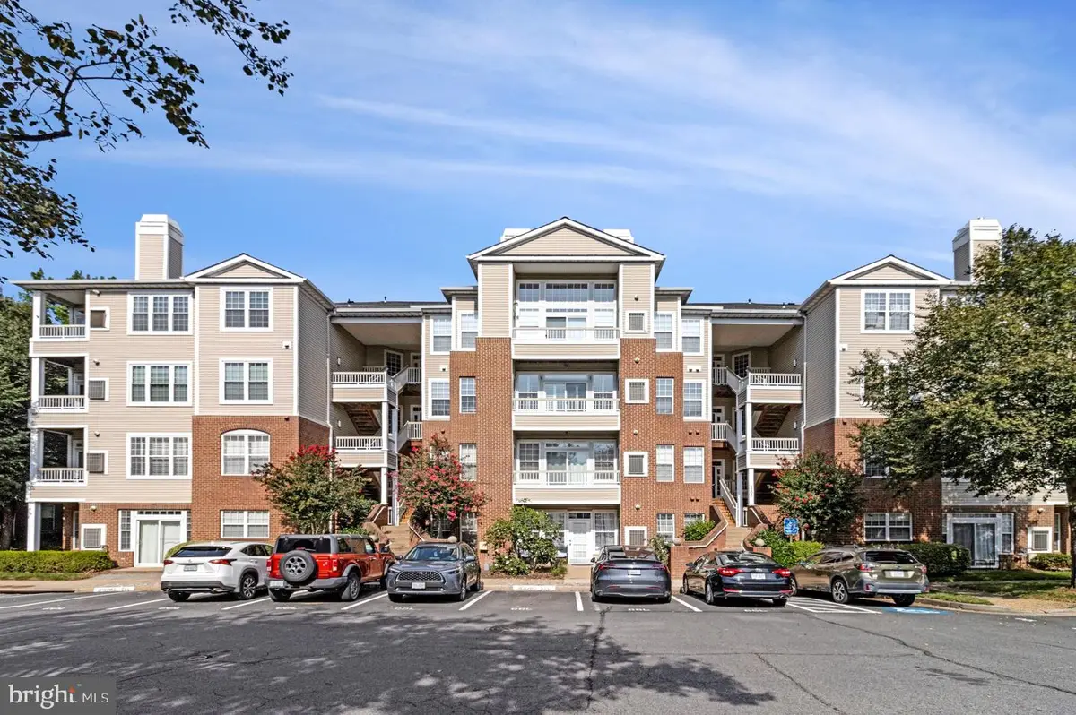 4200 Mozart Brigade Ln #w, Fairfax, VA 22033 - #1