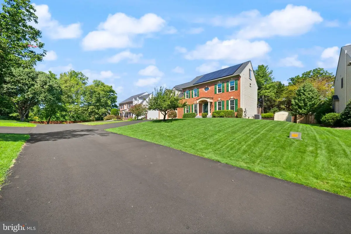 5604 Willow Crossing Ct, Clifton, VA 20124 - #1