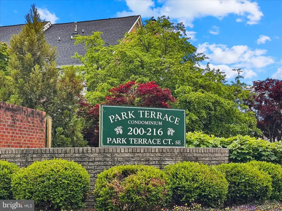 202 Park Terrace Ct Se #21, Vienna, VA 22180 - #2