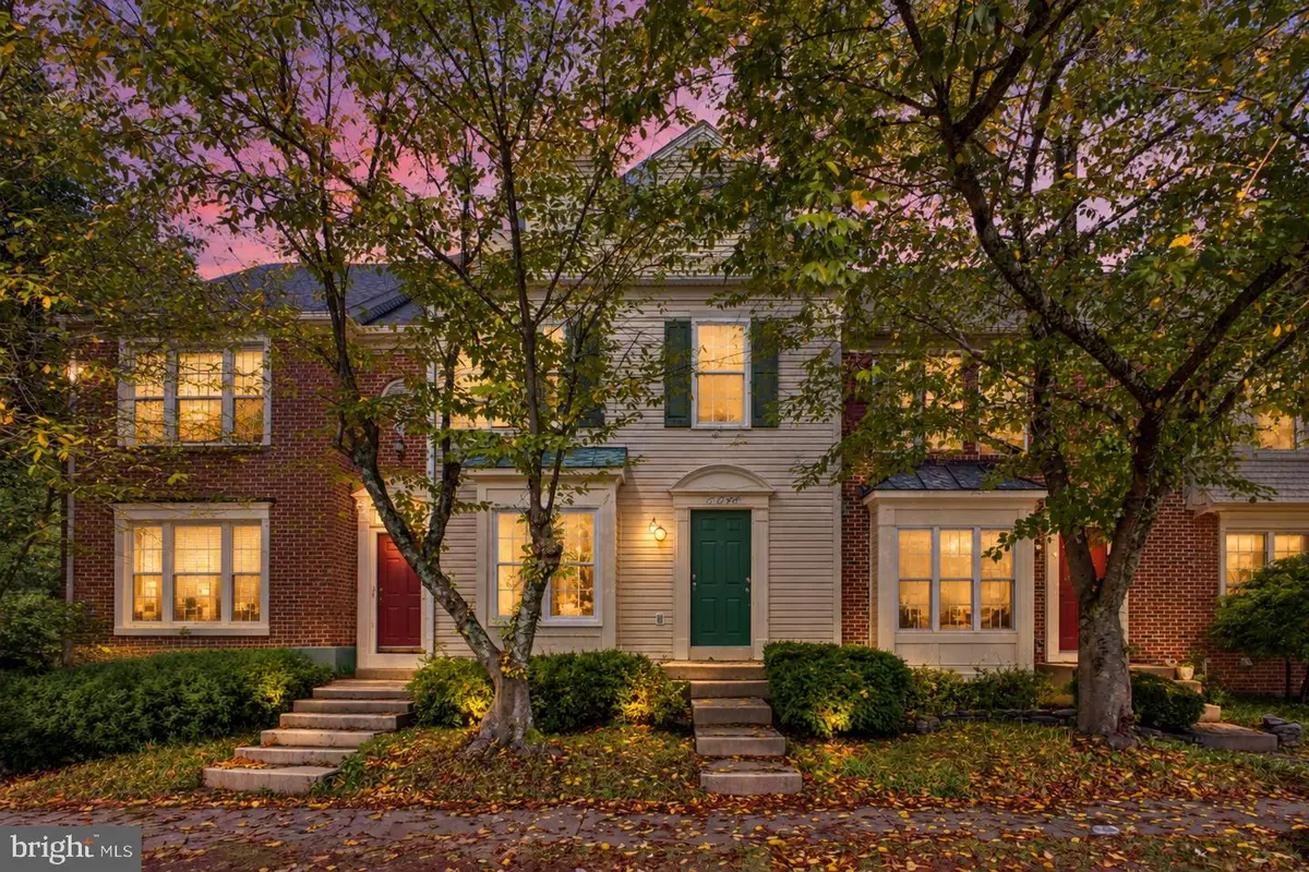 6048 Raina Dr, Centreville, VA 20120 - #1