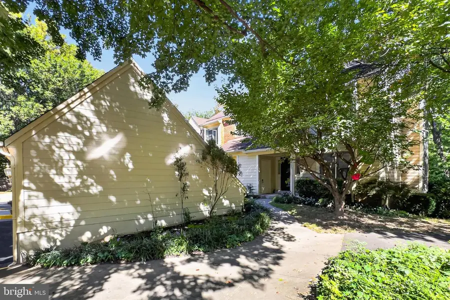12500 N Lake Ct, Fairfax, VA 22033 - #2