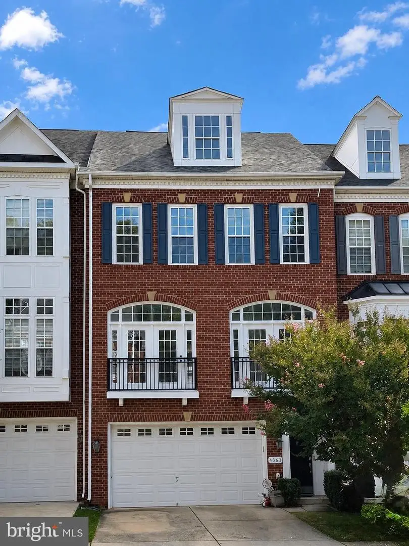 4363 Patriot Park Ct, Fairfax, VA 22030 - #1