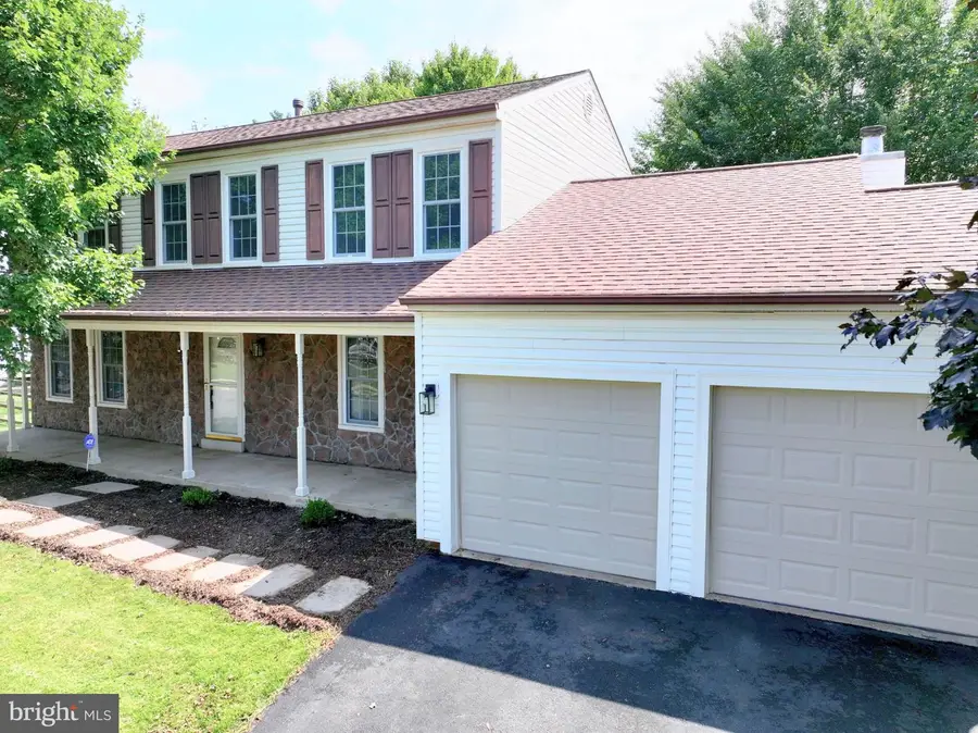 5221 Belle Plains Dr, Centreville, VA 20120 - #2