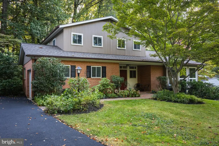 9115 Santayana Dr, Fairfax, VA 22031 - #2