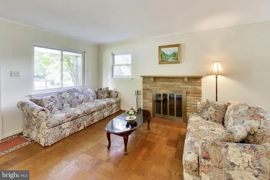 7300 Wayne Dr, Annandale, VA 22003 - #3