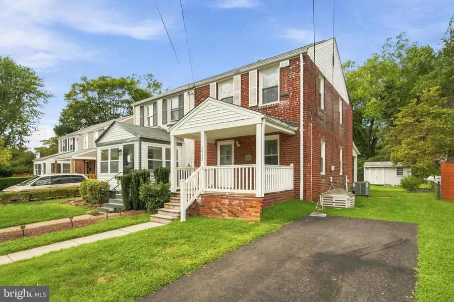 5922 Edgehill Ct, Alexandria, VA 22303 - #2