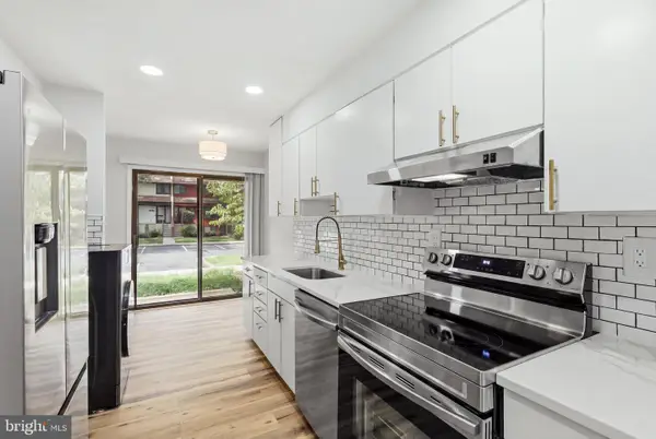 2292 White Cornus Ln, RESTON, VA 20191