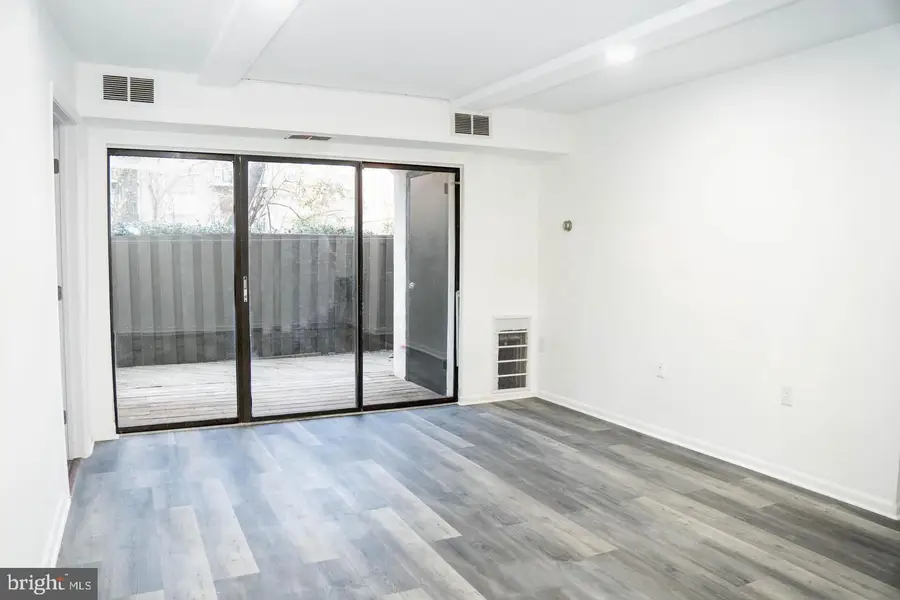 625 Center St #t3, Herndon, VA 20170 - #3