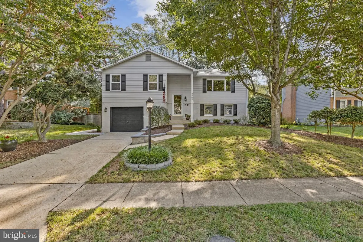 8707 Parry Ln, Alexandria, VA 22308 - #1