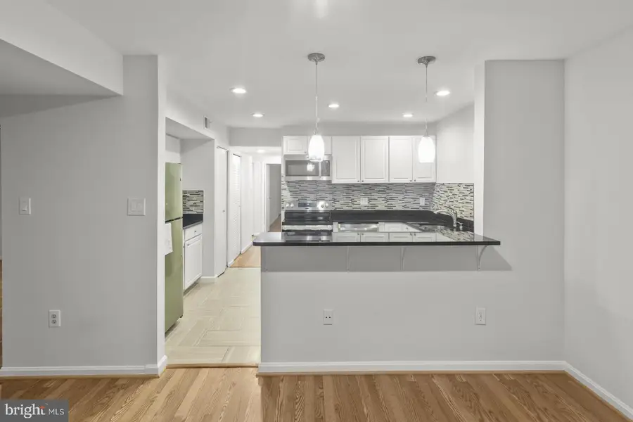 9743 Kings Crown Ct #201, Fairfax, VA 22031 - #3