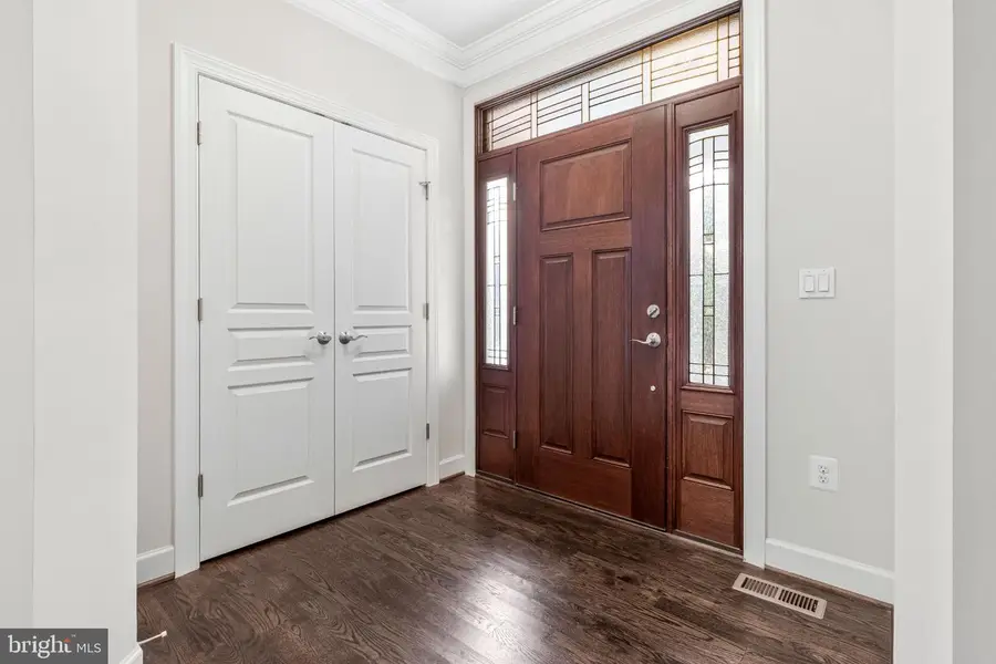 7223 Pine Dr, Annandale, VA 22003 - #3