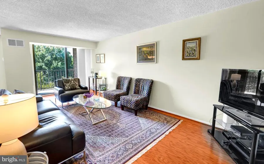 2311 Pimmit Dr #304, Falls Church, VA 22043 - #2