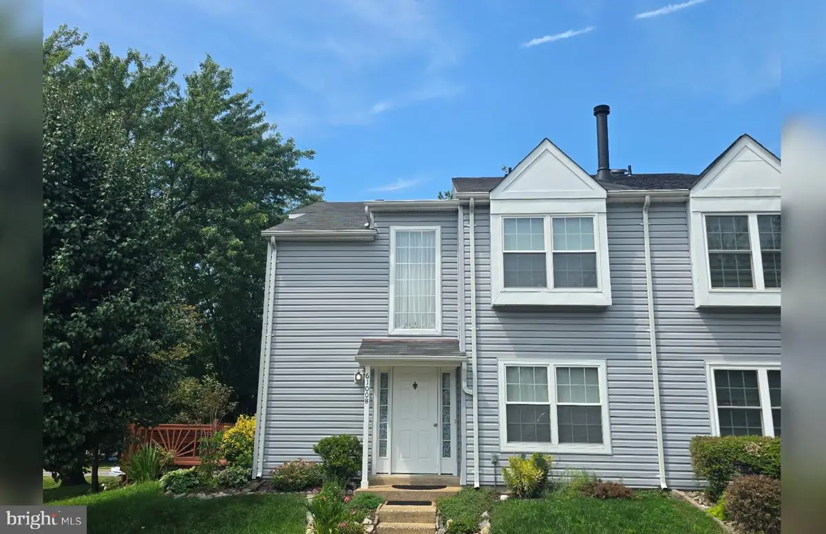 6100 Hoskins Hollow Cir, Centreville, VA 20121 - #1
