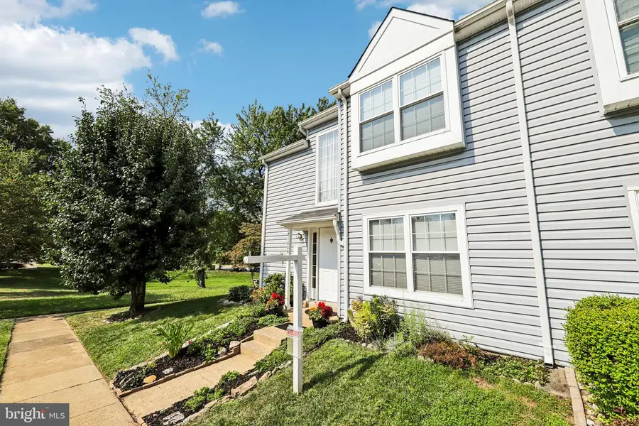6100-b Hoskins Hollow Cir, Centreville, VA 20121 - #2