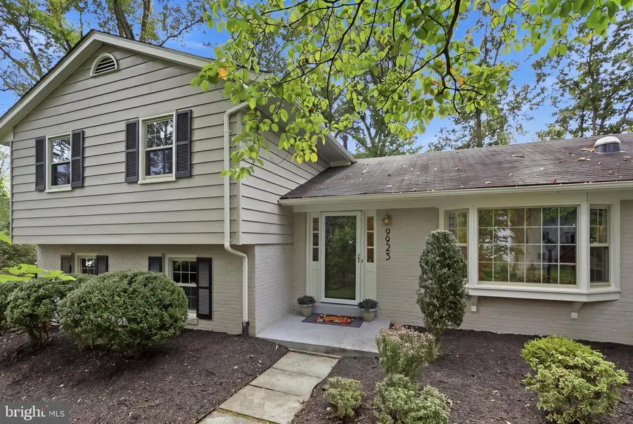 9923 Corsica St, Vienna, VA 22181 - #2