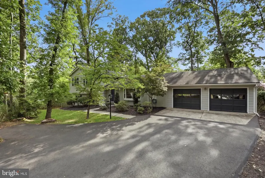 9923 Corsica St, Vienna, VA 22181 - #3