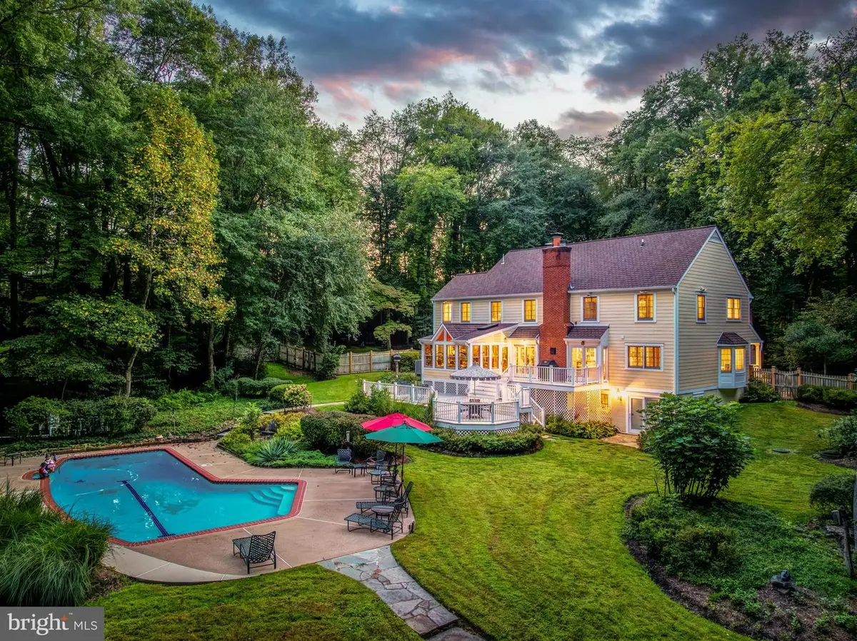 9709 Arnon Chapel Rd, Great Falls, VA 22066 - #1