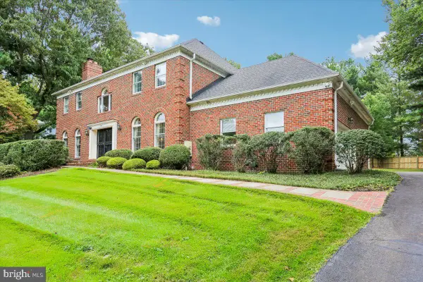 899 Linganore Dr, MCLEAN, VA 22102