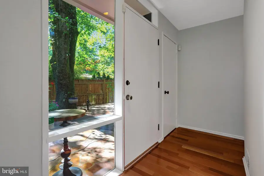 2412 Brentwood Pl, Alexandria, VA 22306 - #3