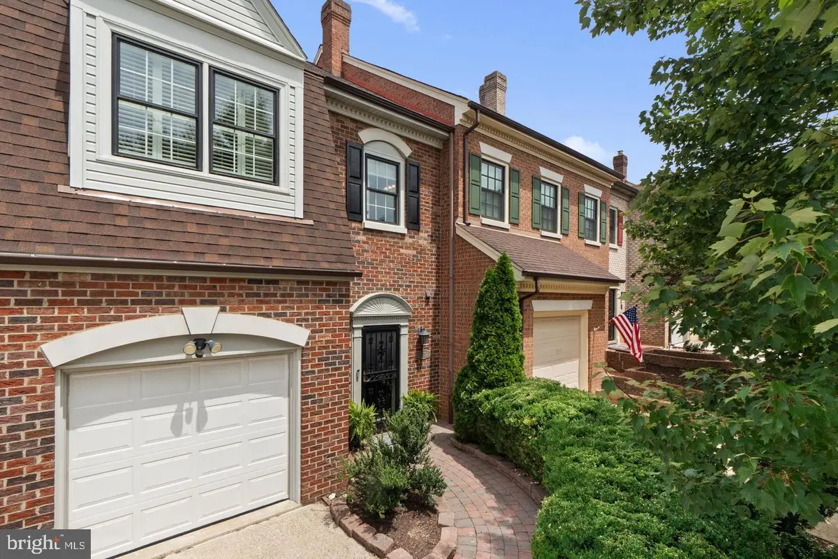 6312 Chaucer View Cir, Alexandria, VA 22304 - #1