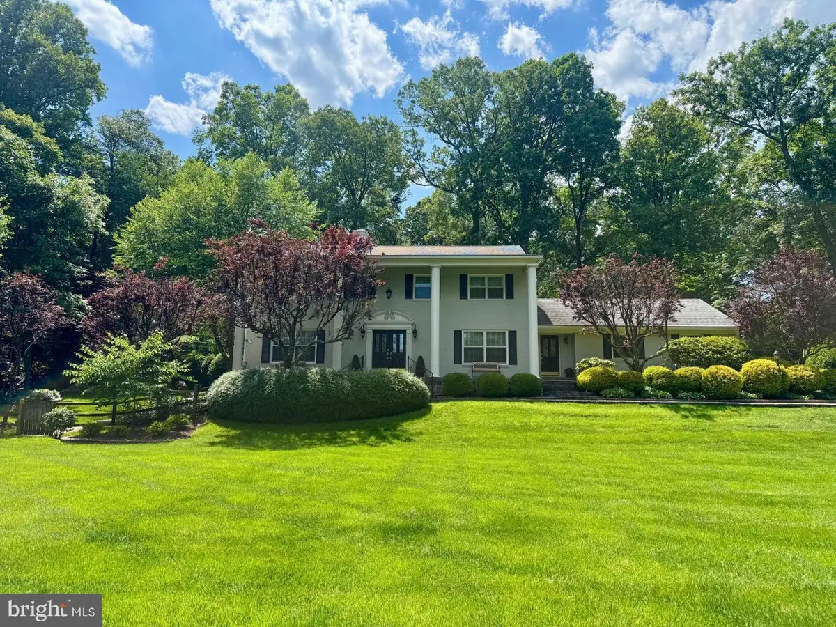 304 Chesapeake Dr, Great Falls, VA 22066 - #1