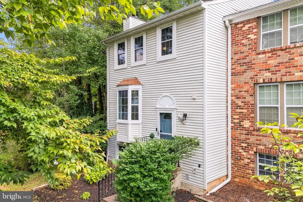 10008 Chestnut Wood Ln, Burke, VA 22015 - #1