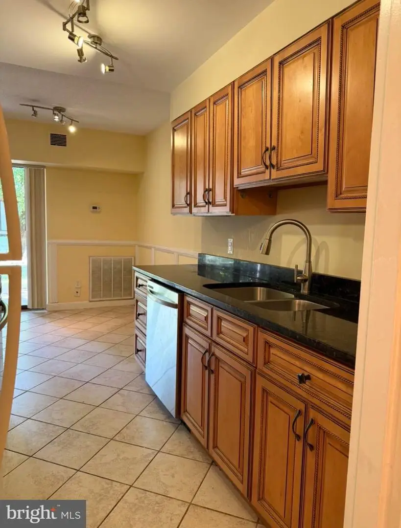 2226 Castle Rock Sq #1b, Reston, VA 20191 - #2