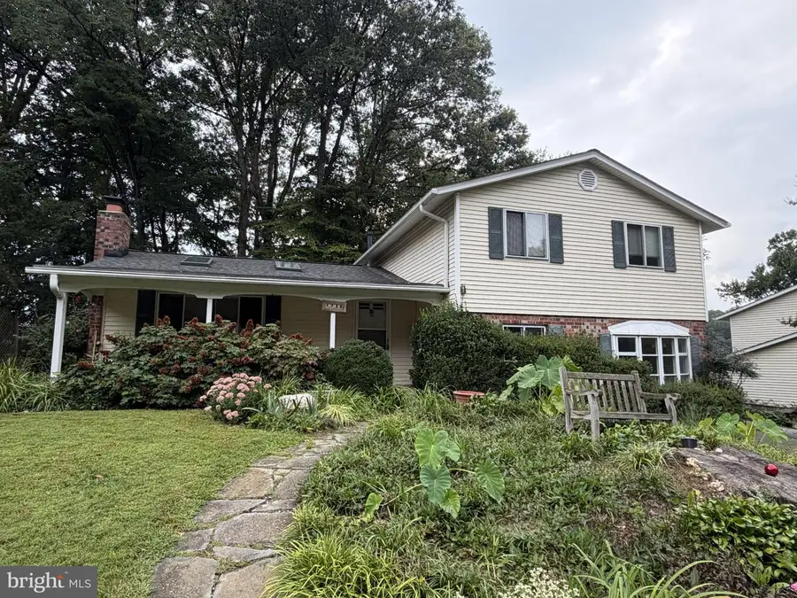 5238 Pommeroy Dr, Fairfax, VA 22032 - #2