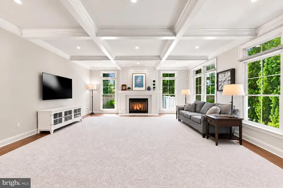 502 Macarthur Ave Ne, Vienna, VA 22180 - #2
