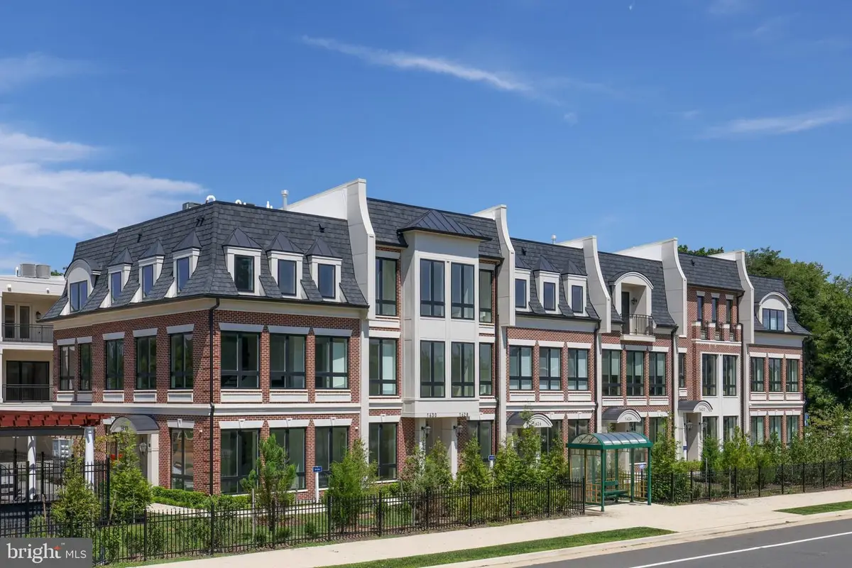 7045 Liberty Ln, McLean, VA 22101 - #1