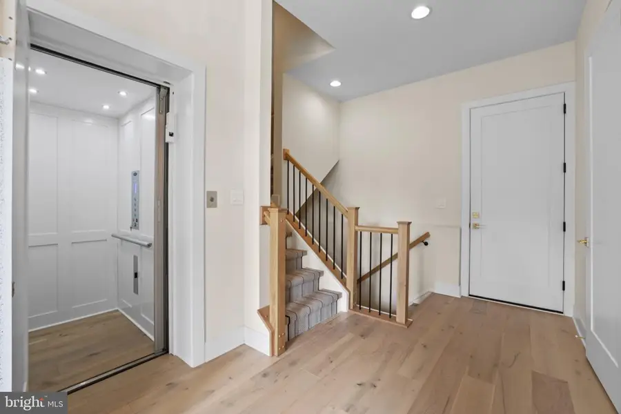 7045 Liberty Ln, McLean, VA 22101 - #2