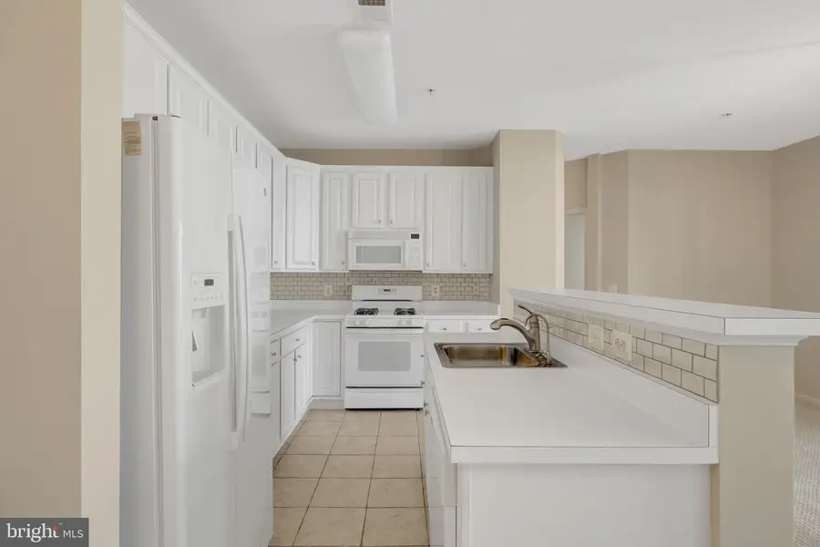 11575 Cavalier Landing Ct #301, Fairfax, VA 22030 - #3