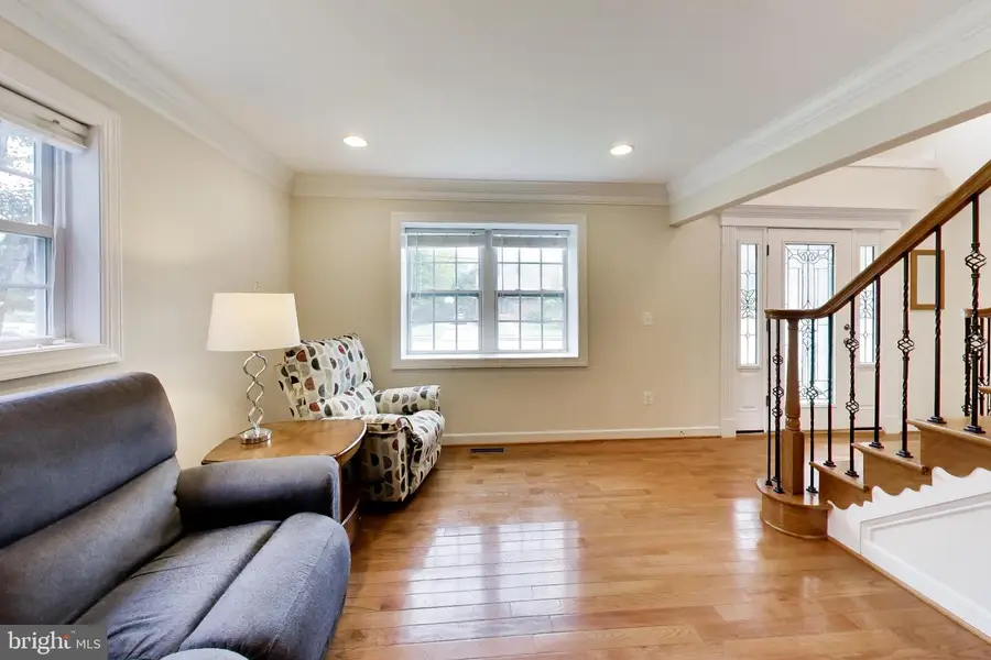 7126 Wayne Dr, Annandale, VA 22003 - #3
