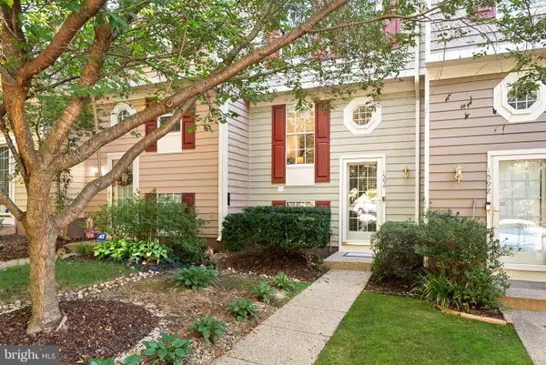 1594 Woodcrest Dr, RESTON, VA 20194