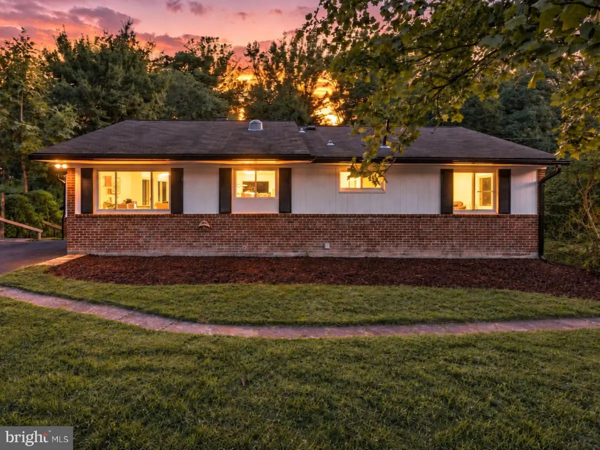 7028 Bradley Cir, Annandale, VA 22003 - #1